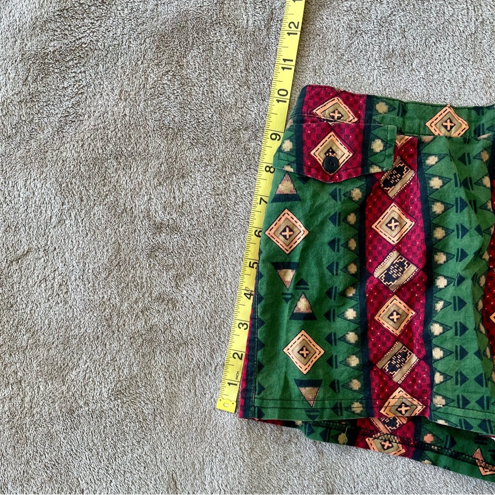Men's Green Tribal Patterned Swim Trunks - Picture 5 of 5